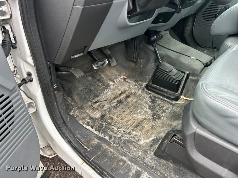 image for item FC5123 2016 Ford F250 Super Duty utility bed pickup truck