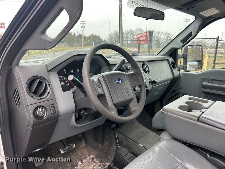 image for item FC5123 2016 Ford F250 Super Duty utility bed pickup truck