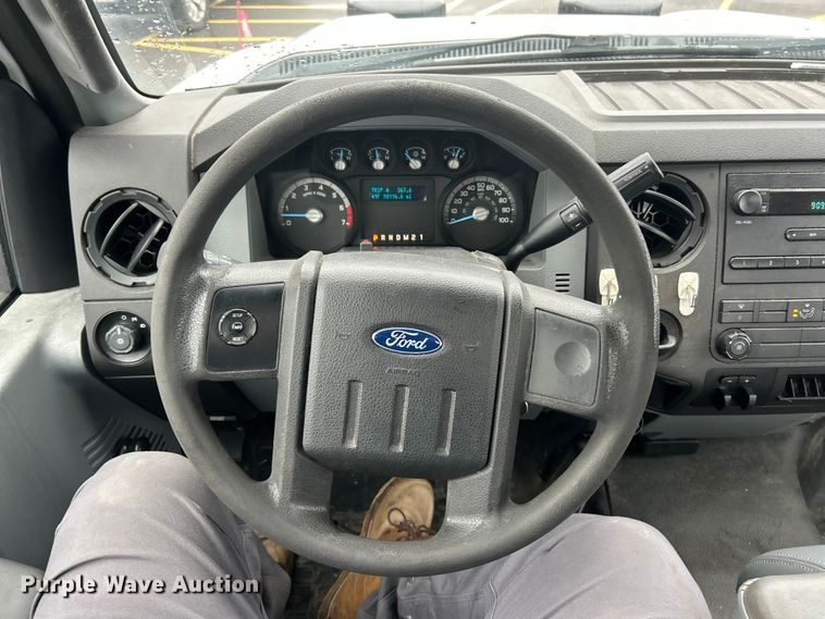 image for item FC5123 2016 Ford F250 Super Duty utility bed pickup truck