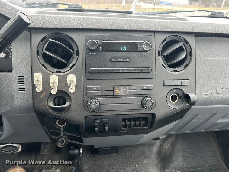 image for item FC5123 2016 Ford F250 Super Duty utility bed pickup truck