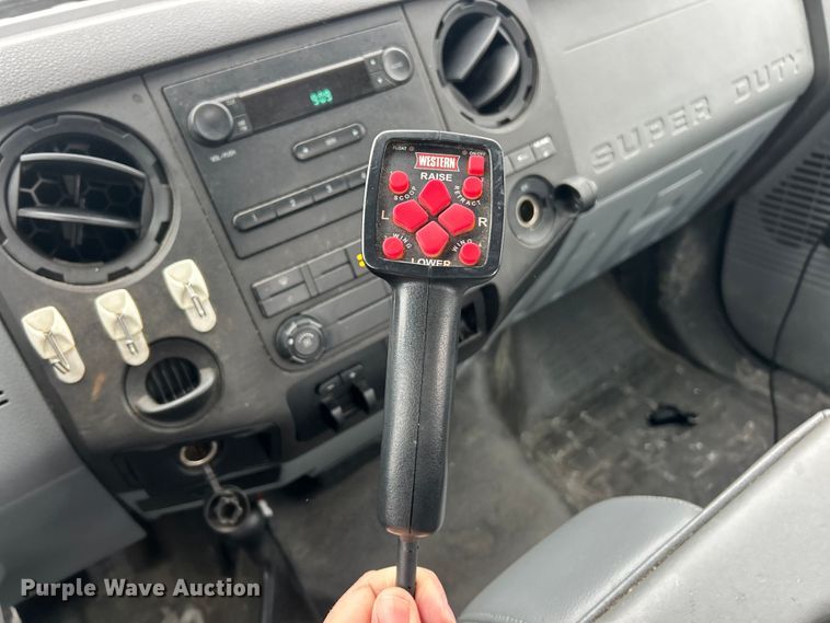 image for item FC5123 2016 Ford F250 Super Duty utility bed pickup truck