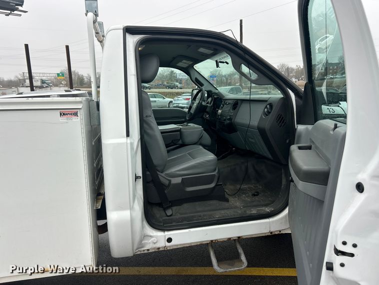 image for item FC5123 2016 Ford F250 Super Duty utility bed pickup truck