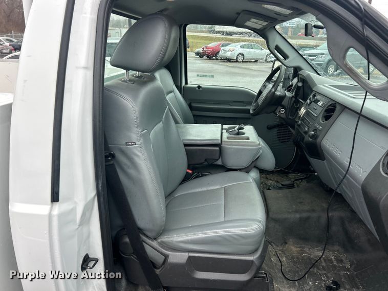 image for item FC5123 2016 Ford F250 Super Duty utility bed pickup truck