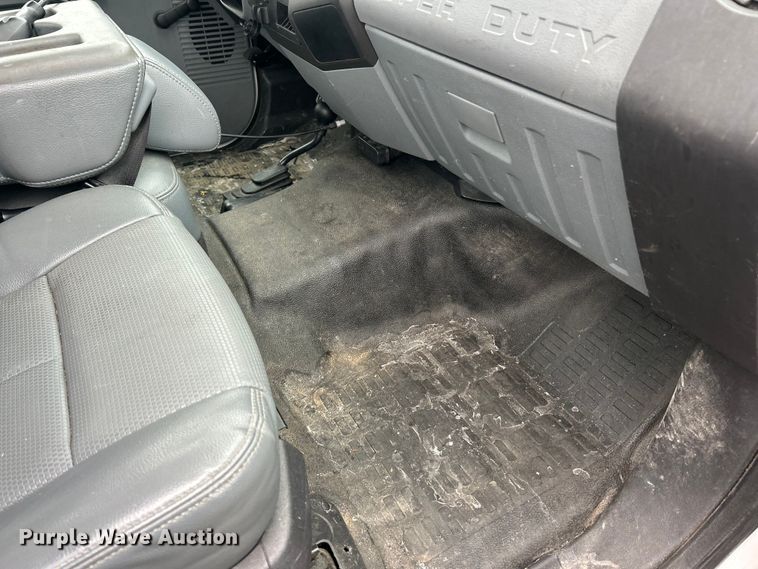 image for item FC5123 2016 Ford F250 Super Duty utility bed pickup truck