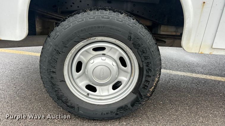 image for item FC5123 2016 Ford F250 Super Duty utility bed pickup truck