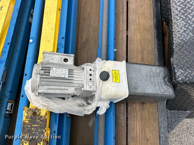 image for item FC5126 2014 Rotary SPOA10N700 automotive lift