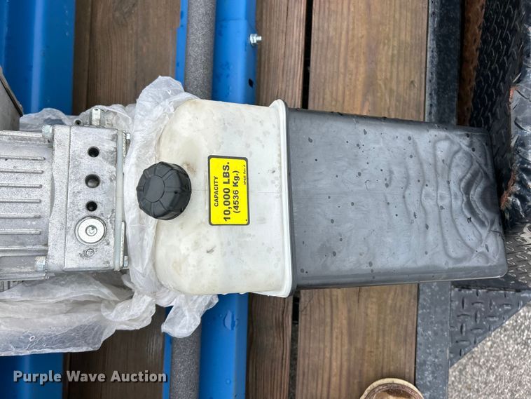 image for item FC5126 2014 Rotary SPOA10N700 automotive lift