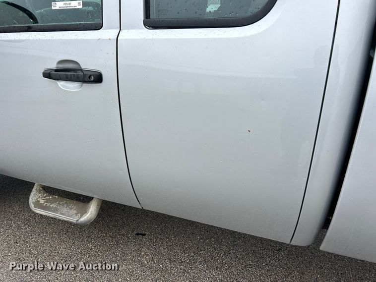 image for item FC5127 2013 Chevrolet Silverado 2500HD Ext. Cab pickup truck