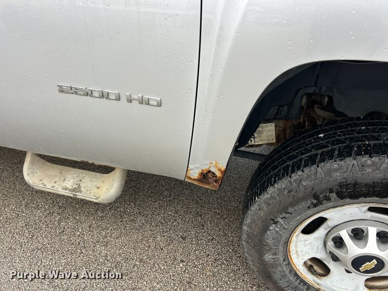 image for item FC5127 2013 Chevrolet Silverado 2500HD Ext. Cab pickup truck