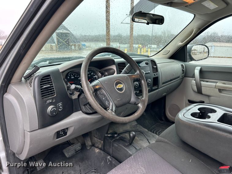 image for item FC5127 2013 Chevrolet Silverado 2500HD Ext. Cab pickup truck