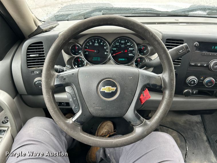 image for item FC5127 2013 Chevrolet Silverado 2500HD Ext. Cab pickup truck