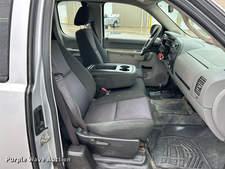 image for item FC5127 2013 Chevrolet Silverado 2500HD Ext. Cab pickup truck