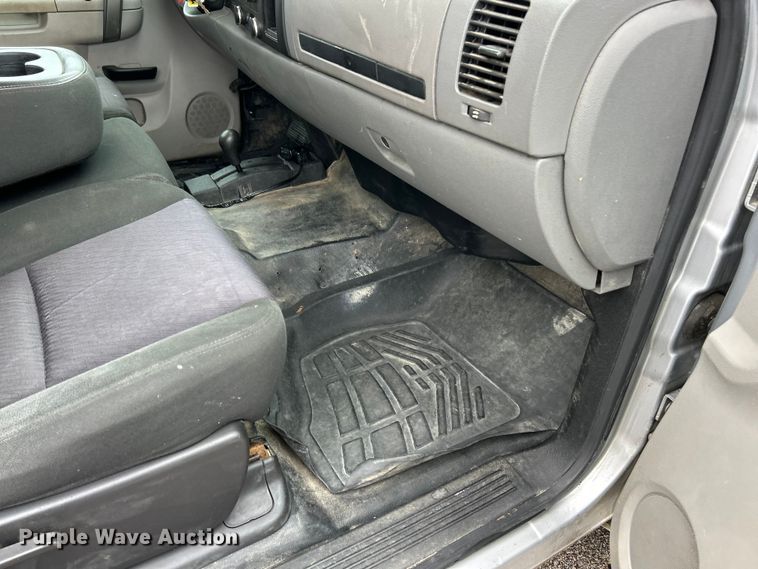 image for item FC5127 2013 Chevrolet Silverado 2500HD Ext. Cab pickup truck