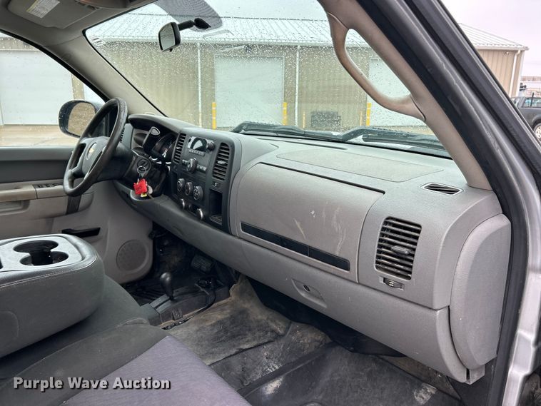 image for item FC5127 2013 Chevrolet Silverado 2500HD Ext. Cab pickup truck