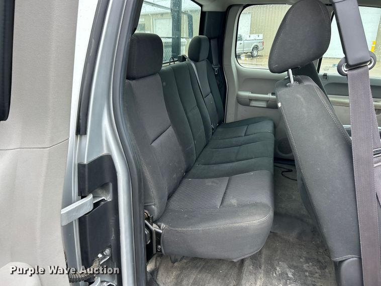 image for item FC5127 2013 Chevrolet Silverado 2500HD Ext. Cab pickup truck