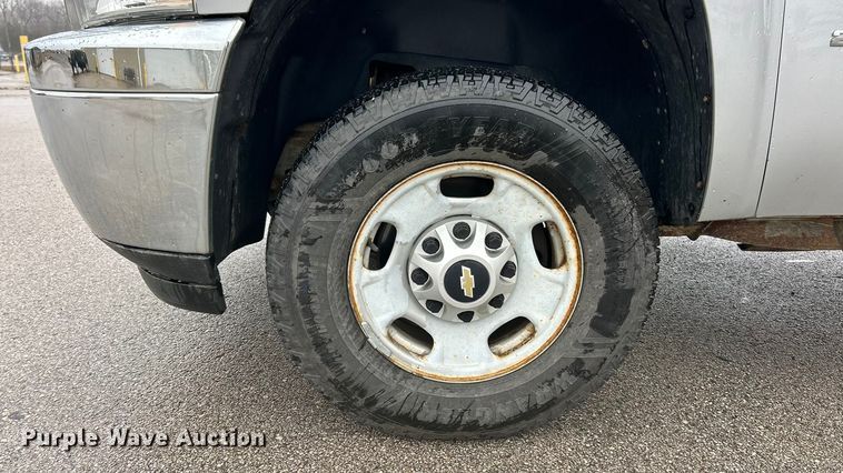 image for item FC5127 2013 Chevrolet Silverado 2500HD Ext. Cab pickup truck