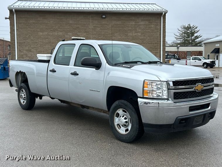 image for item FC5128 2013 Chevrolet Silverado 2500HD Crew Cab pickup truck