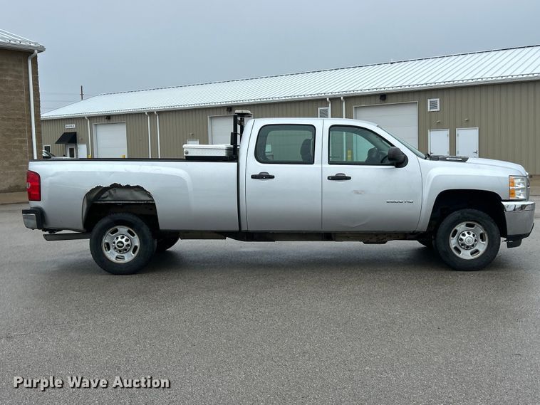 image for item FC5128 2013 Chevrolet Silverado 2500HD Crew Cab pickup truck