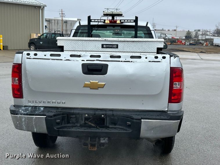 image for item FC5128 2013 Chevrolet Silverado 2500HD Crew Cab pickup truck