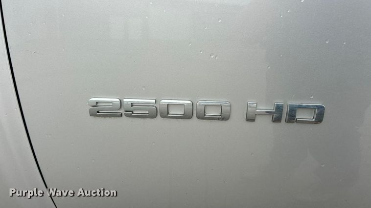 image for item FC5128 2013 Chevrolet Silverado 2500HD Crew Cab pickup truck