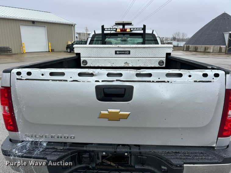 image for item FC5128 2013 Chevrolet Silverado 2500HD Crew Cab pickup truck