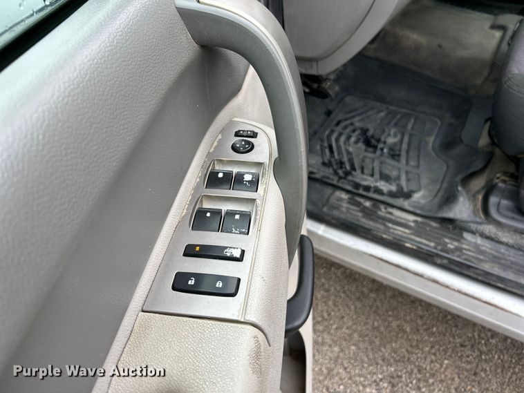 image for item FC5128 2013 Chevrolet Silverado 2500HD Crew Cab pickup truck