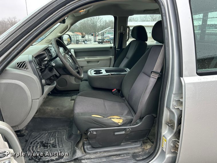 image for item FC5128 2013 Chevrolet Silverado 2500HD Crew Cab pickup truck