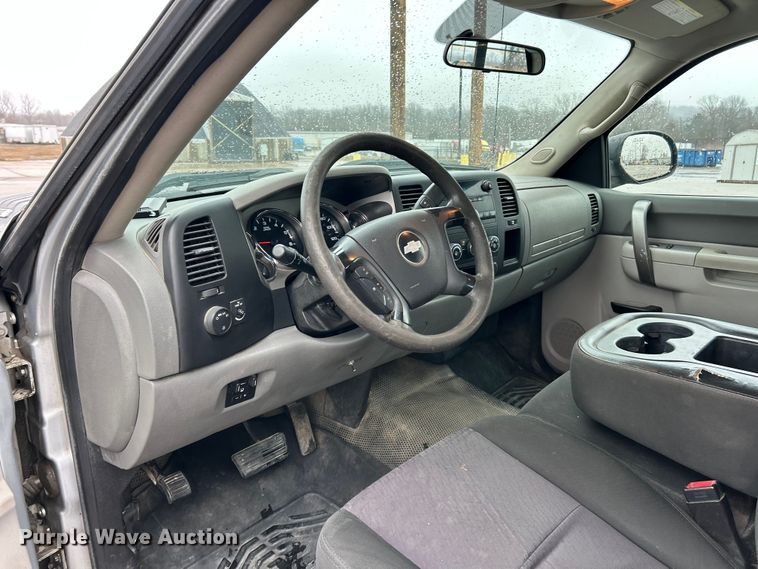 image for item FC5128 2013 Chevrolet Silverado 2500HD Crew Cab pickup truck