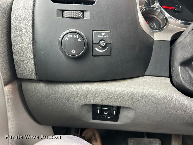 image for item FC5128 2013 Chevrolet Silverado 2500HD Crew Cab pickup truck