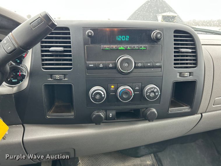 image for item FC5128 2013 Chevrolet Silverado 2500HD Crew Cab pickup truck