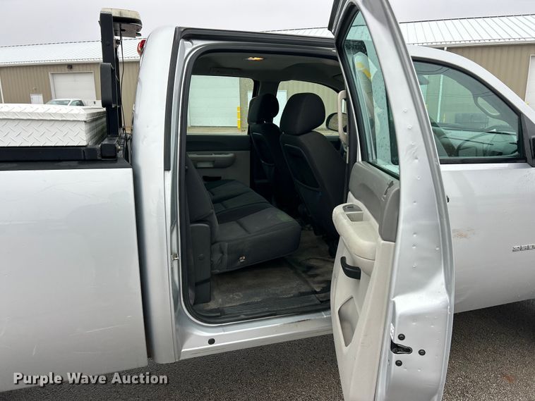 image for item FC5128 2013 Chevrolet Silverado 2500HD Crew Cab pickup truck