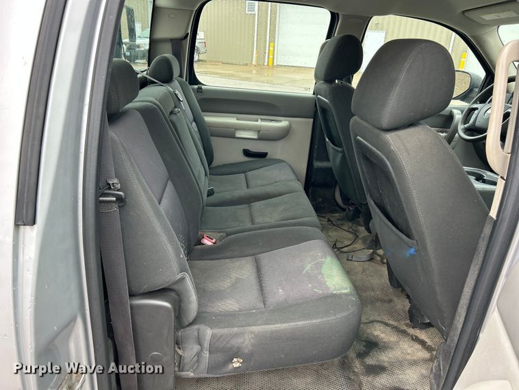 image for item FC5128 2013 Chevrolet Silverado 2500HD Crew Cab pickup truck