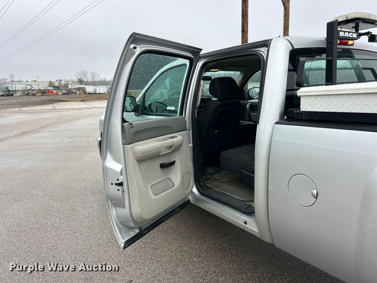 image for item FC5128 2013 Chevrolet Silverado 2500HD Crew Cab pickup truck