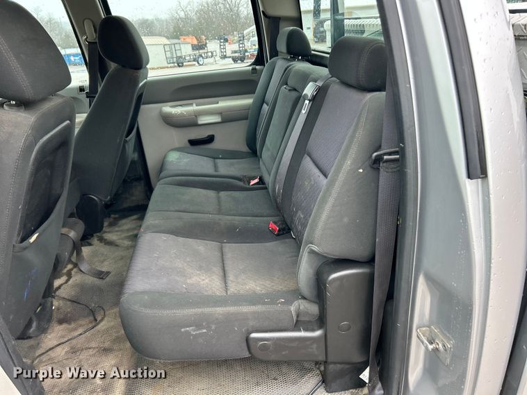 image for item FC5128 2013 Chevrolet Silverado 2500HD Crew Cab pickup truck