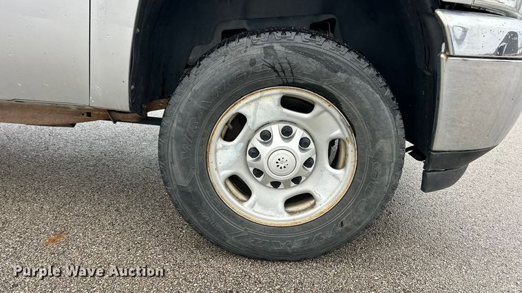 image for item FC5128 2013 Chevrolet Silverado 2500HD Crew Cab pickup truck