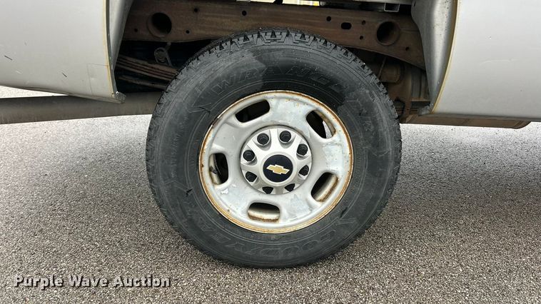 image for item FC5128 2013 Chevrolet Silverado 2500HD Crew Cab pickup truck