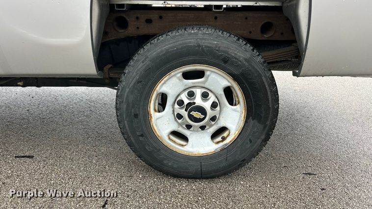 image for item FC5128 2013 Chevrolet Silverado 2500HD Crew Cab pickup truck