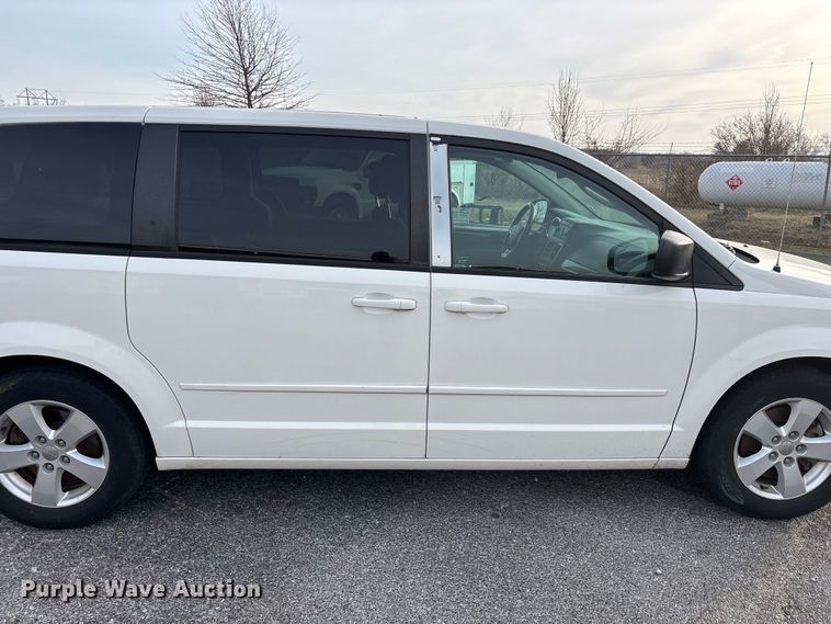 image for item FG0099 2013 Dodge Grand Caravan van