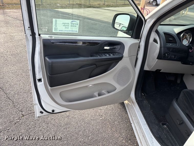 image for item FG0099 2013 Dodge Grand Caravan van