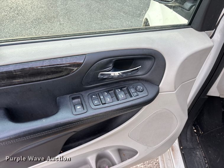 image for item FG0099 2013 Dodge Grand Caravan van