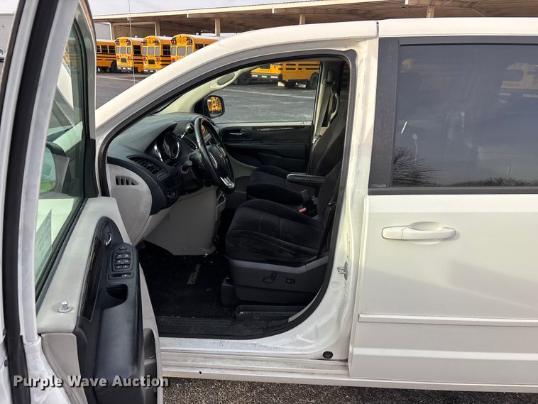 image for item FG0099 2013 Dodge Grand Caravan van