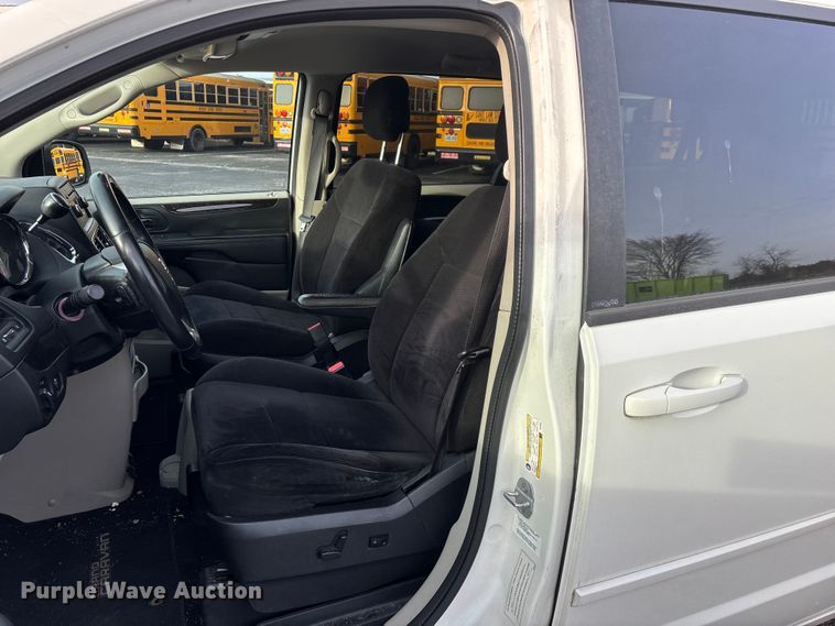 image for item FG0099 2013 Dodge Grand Caravan van