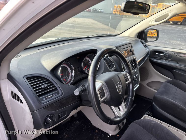 image for item FG0099 2013 Dodge Grand Caravan van