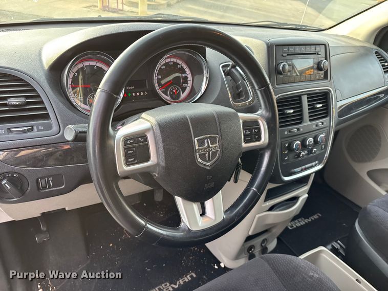 image for item FG0099 2013 Dodge Grand Caravan van