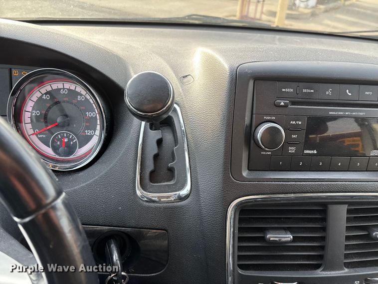 image for item FG0099 2013 Dodge Grand Caravan van