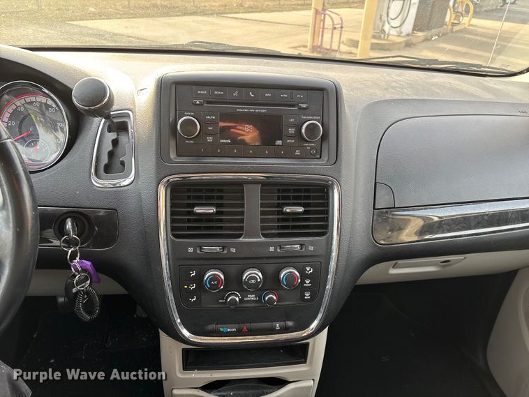 image for item FG0099 2013 Dodge Grand Caravan van