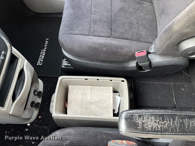 image for item FG0099 2013 Dodge Grand Caravan van