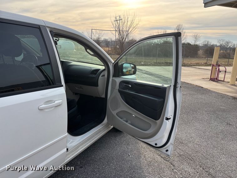 image for item FG0099 2013 Dodge Grand Caravan van