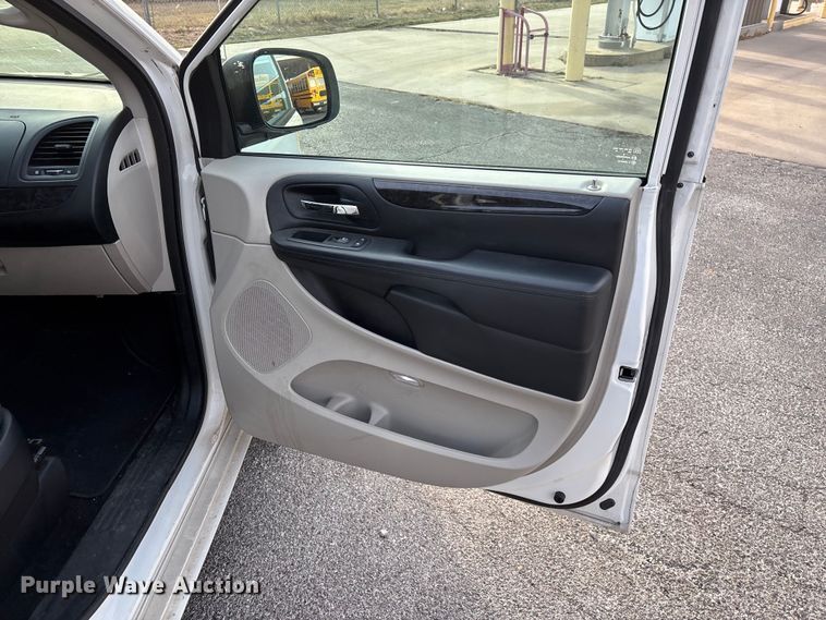 image for item FG0099 2013 Dodge Grand Caravan van