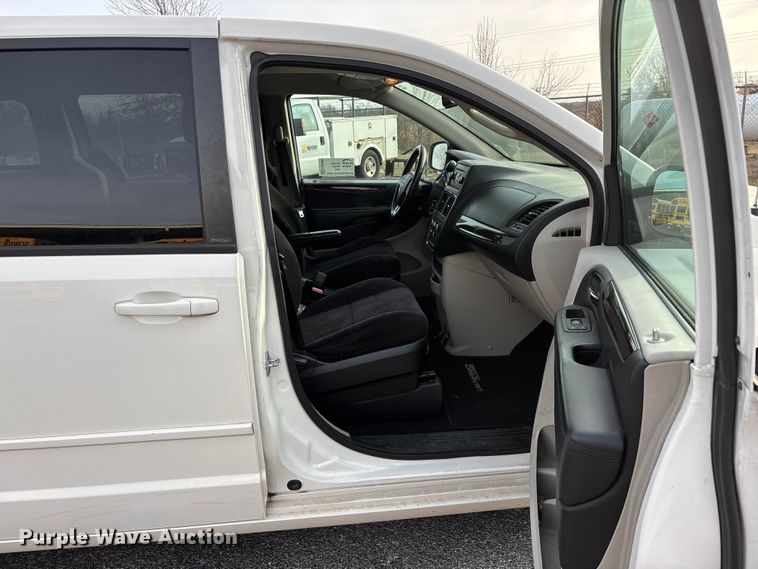 image for item FG0099 2013 Dodge Grand Caravan van